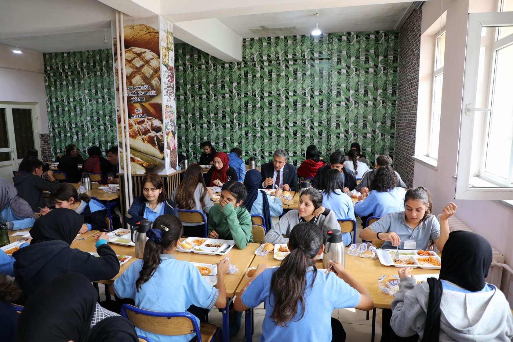 Ağrı İl Milli Eğitim Müdürü Çakan, Şerife Bacı Lisesi'ndeki atölyeye katıldı