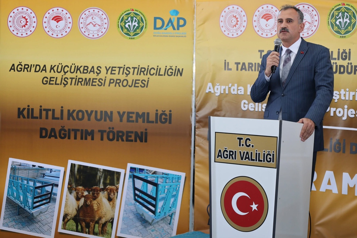 DAP destekli projeyle Ağrılı yetiştiricilere yüzde 72 hibeli kilitli yemlik dağıtıldı