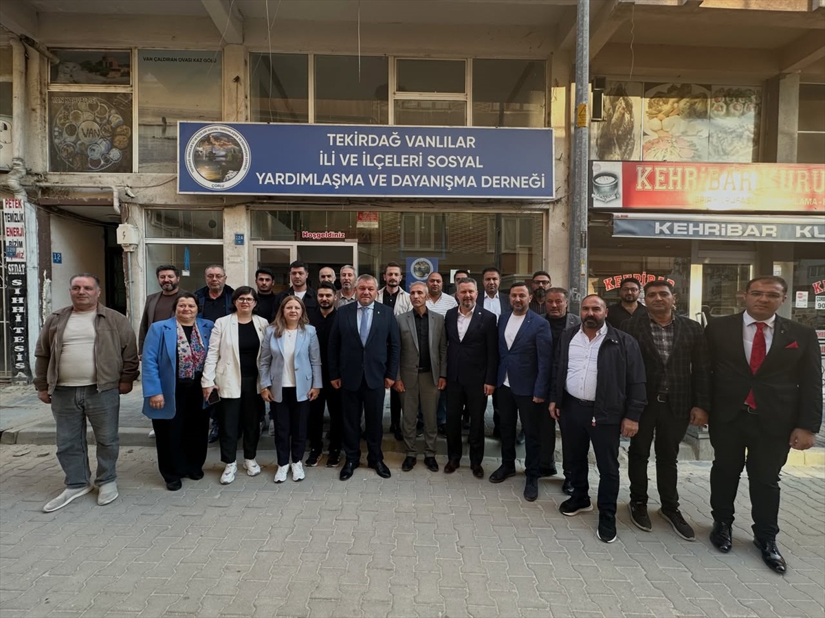 AK Parti Tekirdağ Milletvekili Özcan, Çorlu\'da esnafın taleplerini dinledi