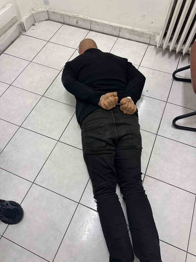 Ankara Keçiören'de komşusuna darp ve silahlı tehditte bulunan 3 kişi tutuklandı