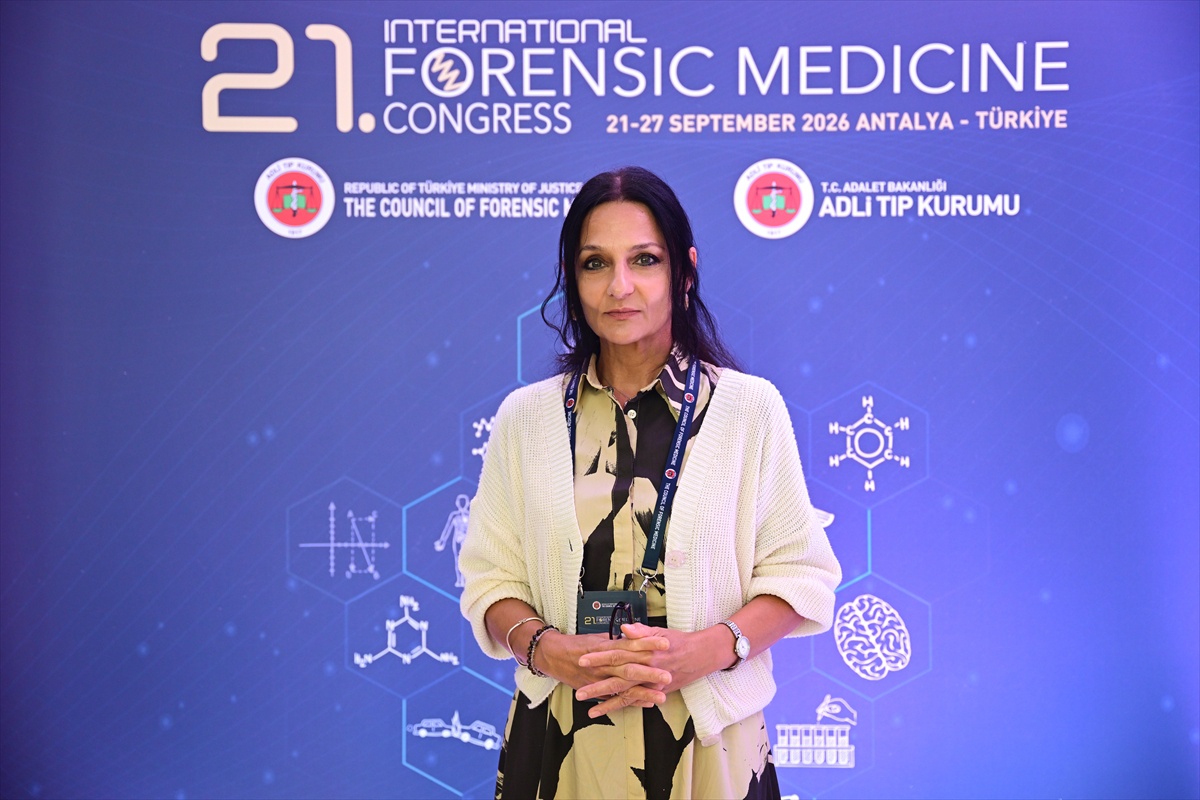 Antalya\'da 21. Adli Tıp Günleri\'nde yapay zekanın el yazısı analizi anlatıldı