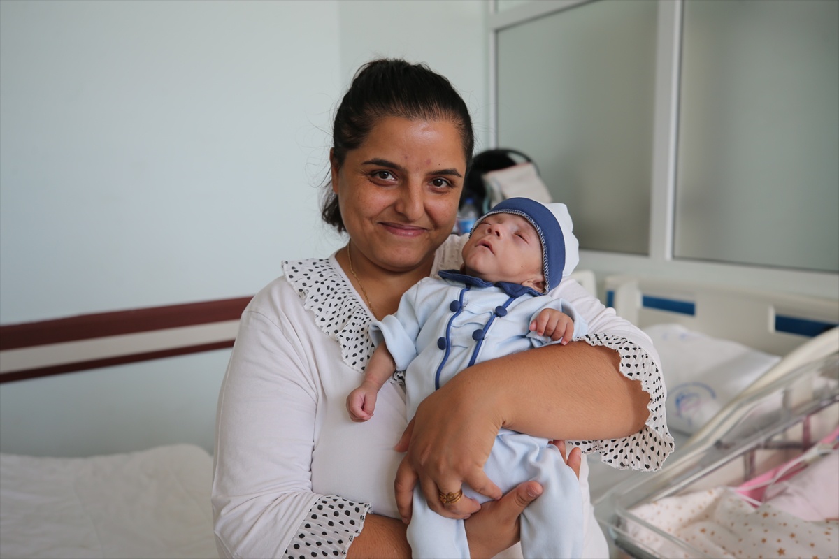 Aydın\'da kalbi duran 350 gramlık Rüzgar bebek, 240 gün sonra taburcu oldu.