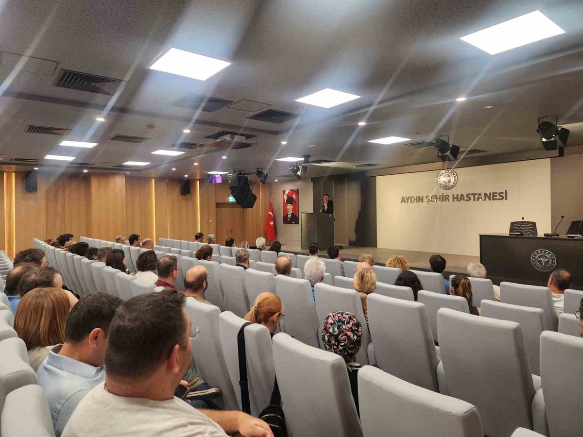 Aydın Şehir Hastanesi Başhekimi Özbağçıvan, hekimlerle ekip çalışmasını ele aldı