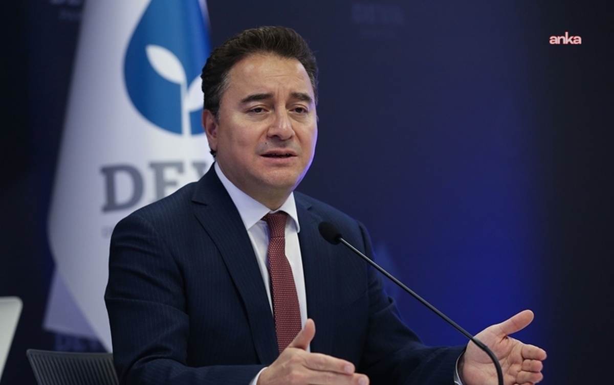 Babacan emekli polisin intiharı için \'sadaka değil\' diyerek iktidara seslendi