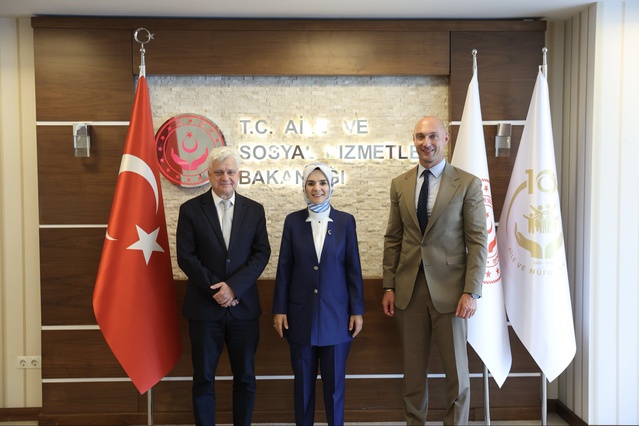 Bakan Göktaş, UNICEF Bölge Direktörü Beigbeder'le çocuk haklarını görüştü