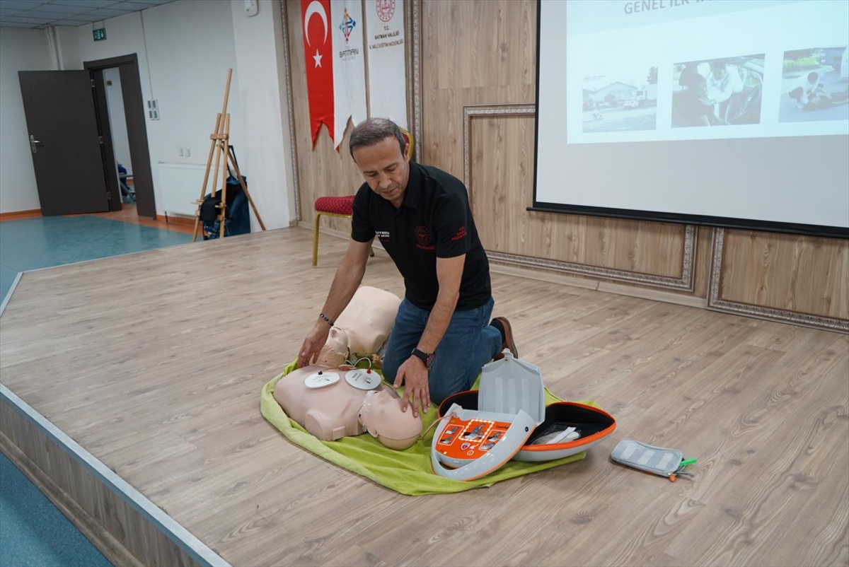 İŞKUR\'un görevlendirdiği bahçe görevlilerine Batman\'da ilk yardım eğitimi verildi