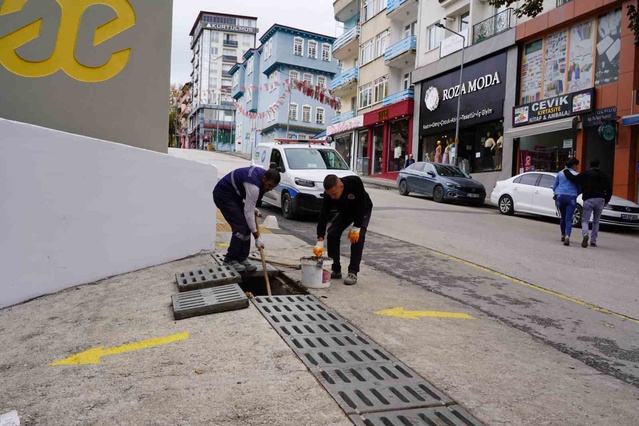 Bilecik Belediyesi mazgalları temizledi, yağışta oluşabilecek sorunları giderdi