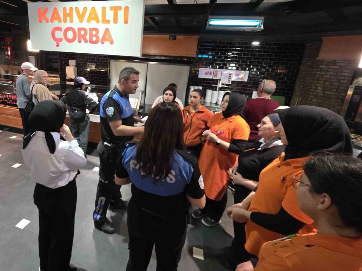 Bilecik Bozüyük\'te polis 4 iş yerinde 36 vatandaşa dolandırıcılık uyarısı yaptı