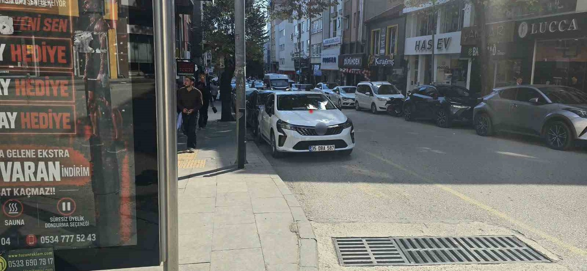Bilecik\'te minibüs durağına park eden sürücüye şoförler tepki gösterdi