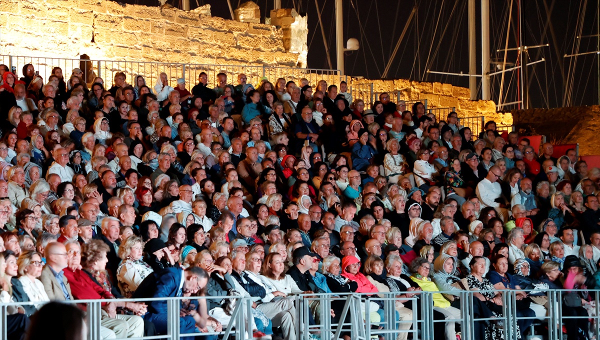 Zeki Müren, vefatının 30. yılında Bodrum Kalesi\'nde konserle anıldı