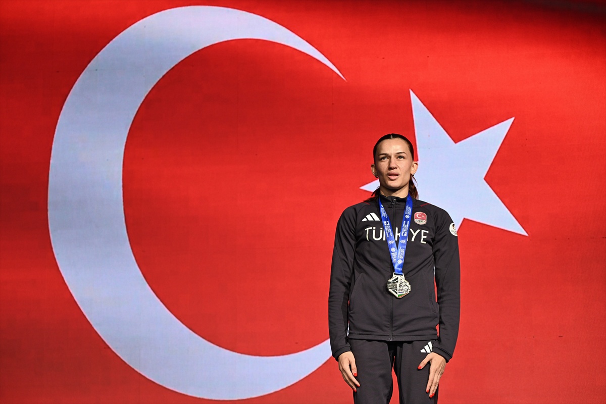 Milli boksör Hatice Akbaş, 51 kiloda İspanyol rakibini yenip Avrupa şampiyonu oldu