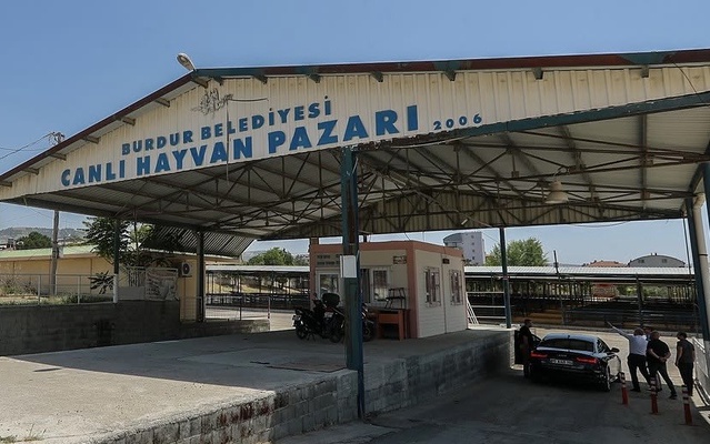 Burdur Belediyesi Canlı Hayvan Pazarı, şap hastalığı nedeniyle geçici kapatıldı