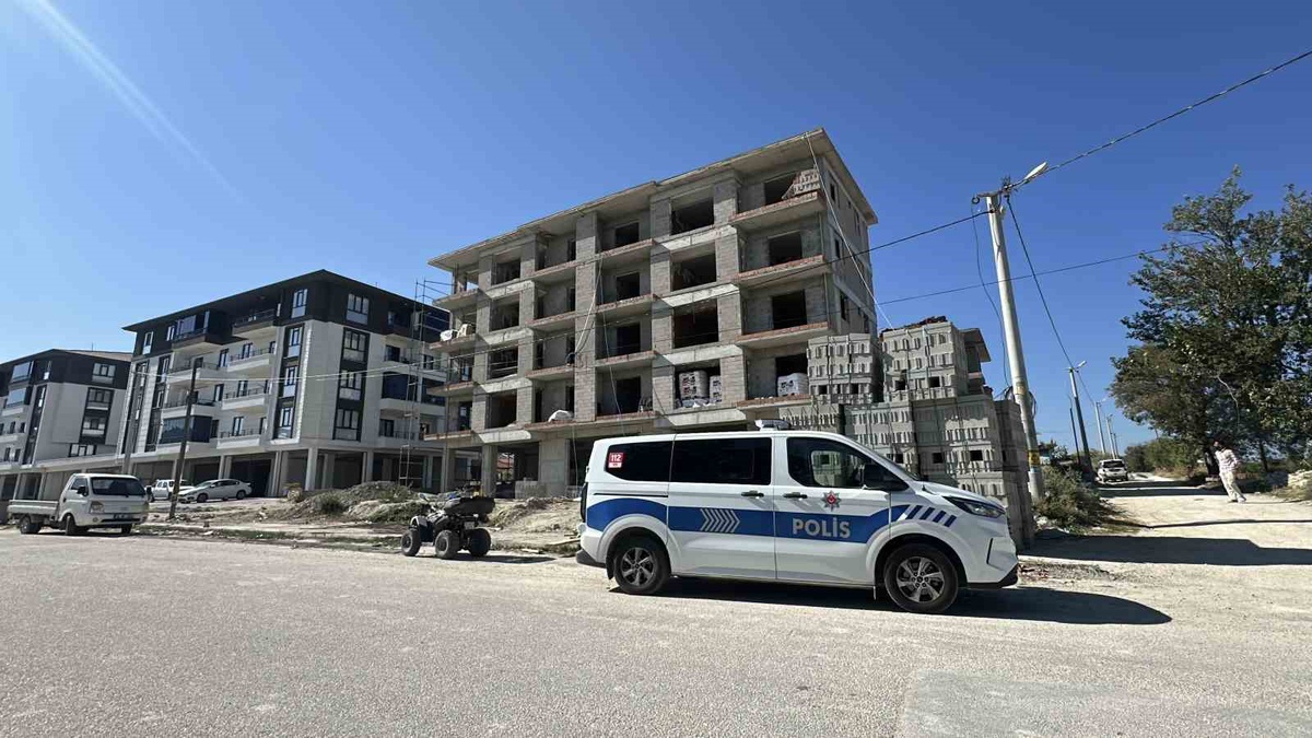 Burdur\'da inşaatta fenalaşan 62 yaşındaki çatı ustası hastanede hayatını kaybetti