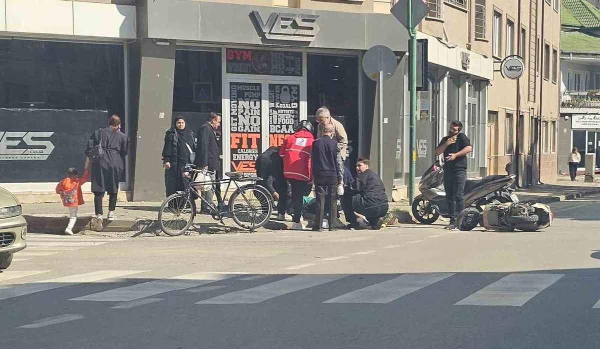 Bursa İnegöl\'de otomobil ile çarpışan motosikletin sürücüsü yaralandı, gözlüğünü çıkarmadı