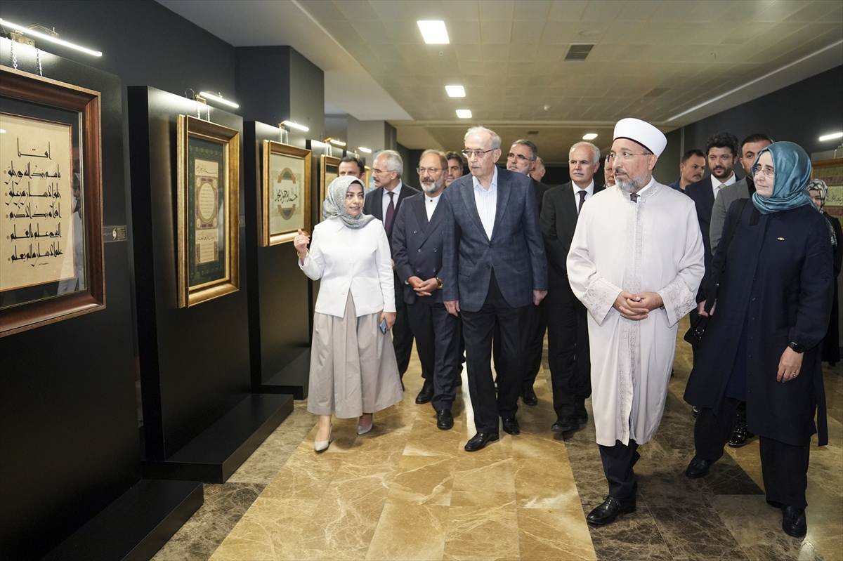 Diyanet Başkanı Arpaguş, dünya krizlerinin çözümü için Hz. Peygamber\'i işaret etti