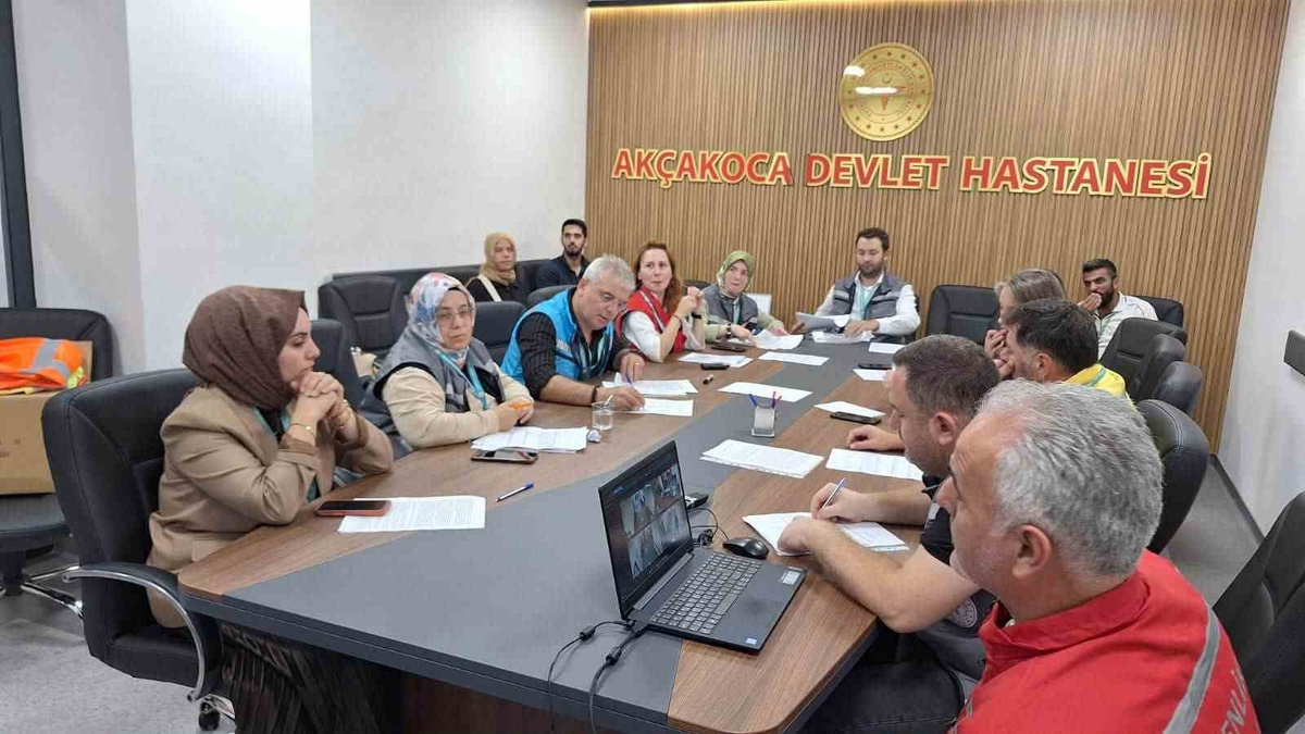 Akçakoca Devlet Hastanesi\'nde rehine tatbikatı gerçeğe yakın şartlarda tamamlandı