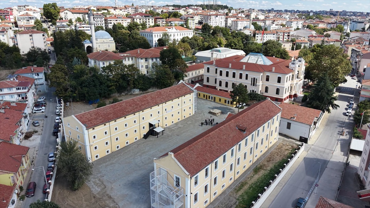 Edirne Valisi Sezer, Edirne Lisesi\'ndeki Tekel binalarında restorasyonu inceledi