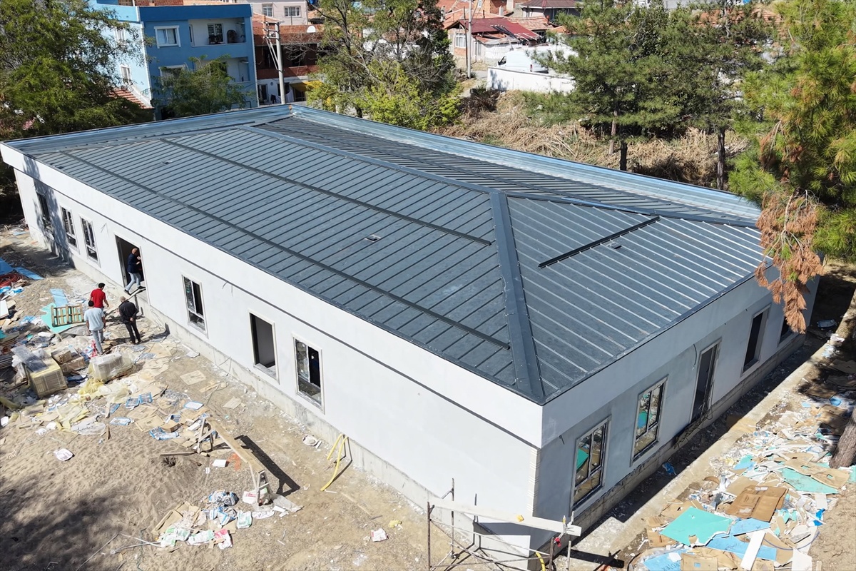 Edirne Valisi Sezer, Yıldırım Mahalle Evi inşaatını yerinde inceledi