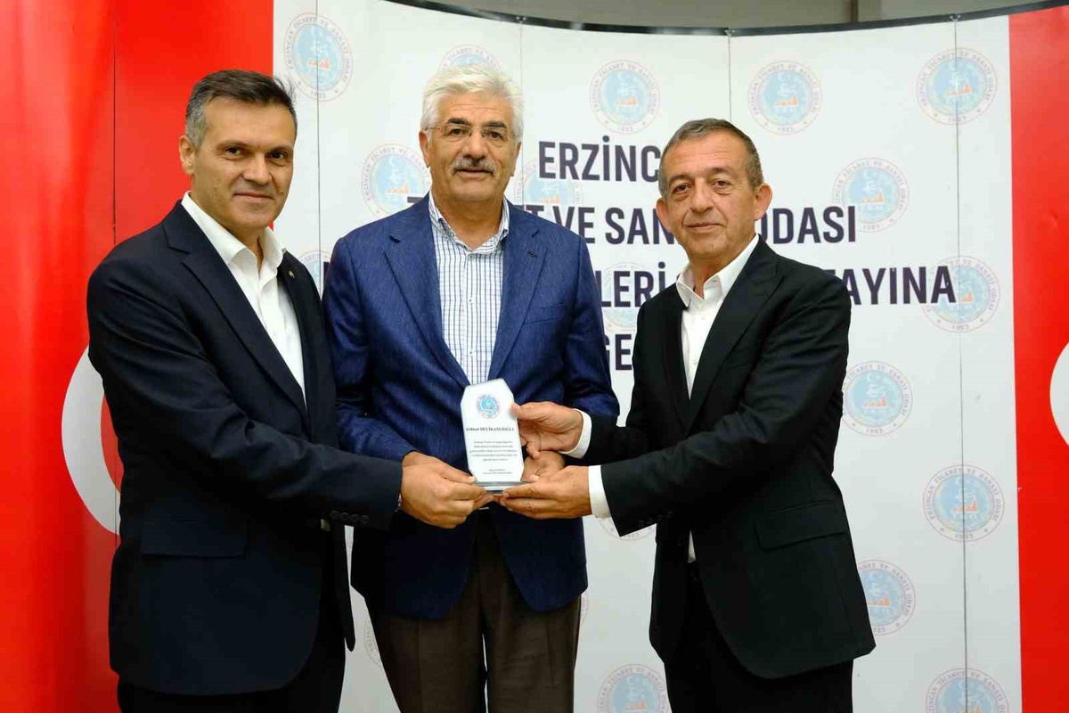 Erzincan TSO çalıştayında 20 yılı aşkın üyelere plaket verildi