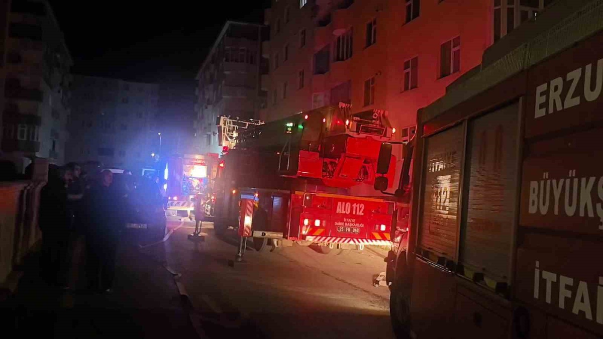 Erzurum Palandöken\'de 6 katlı apartmanda yangın çıktı, mahsur kalanlar tahliye edildi
