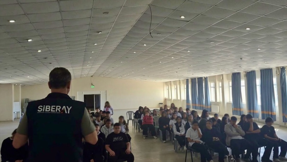 Eskişehir\'de iki lisede 340 öğrenci ve 15 öğretmene siber suç eğitimi verildi