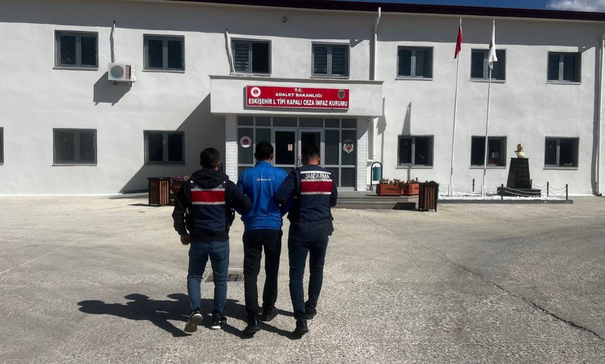 Eskişehir\'de silahla yağmadan 47 yıl hapis cezasıyla aranan şahıs yakalandı