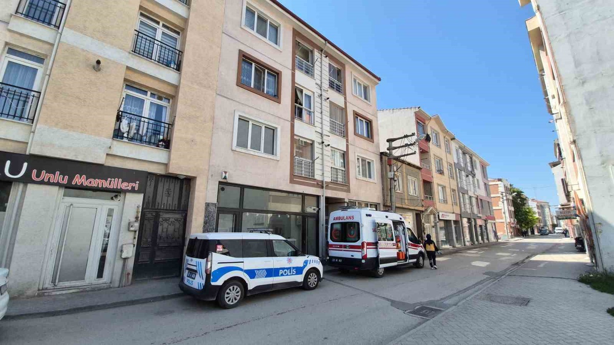 Eskişehir Tepebaşı\'nda yataktan düşen 80 yaşındaki adam yaşamını yitirdi