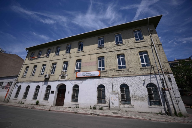 Fatih'teki Davutpaşa Anadolu Lisesi 5 asrı aşkın eğitimi 1089 öğrenciyle sürdürüyor.