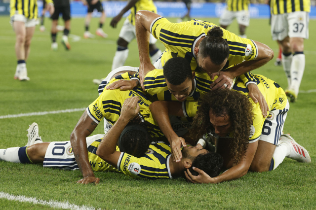 Fenerbahçe, Azerbaycan'a gidiyor