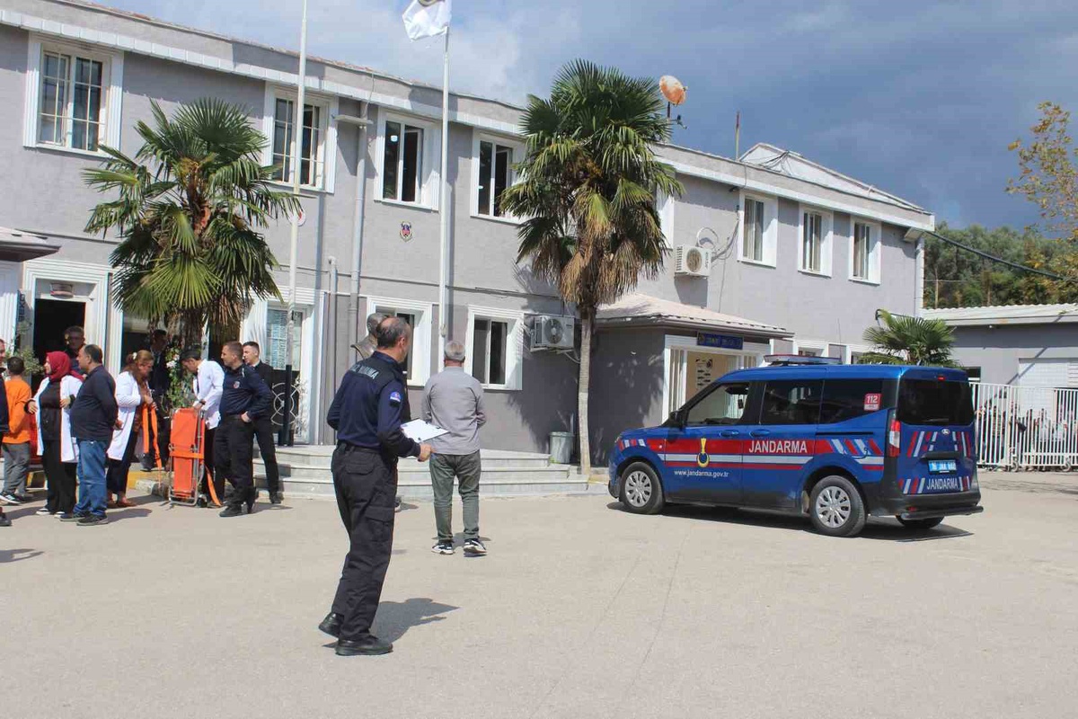 Gemlik Açık Ceza İnfaz Kurumu\'nda afet tatbikatı Başsavcı Vekili idaresinde yapıldı