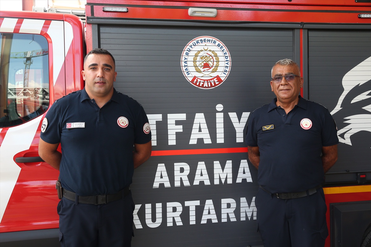 Hatay\'da itfaiyeci baba ve oğlu, 12 yıldır yangın ve kazalarda birlikte görev alıyor