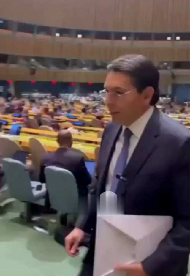 İsrail'in BM temsilcisi, İranlı bir diplomatı böyle taciz etti