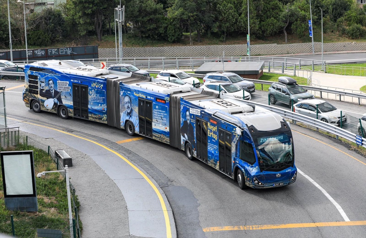 İETT, Neşet Ertaş\'ın vefatının 14. yılında metrobüs ve otobüsleri özel tasarladı
