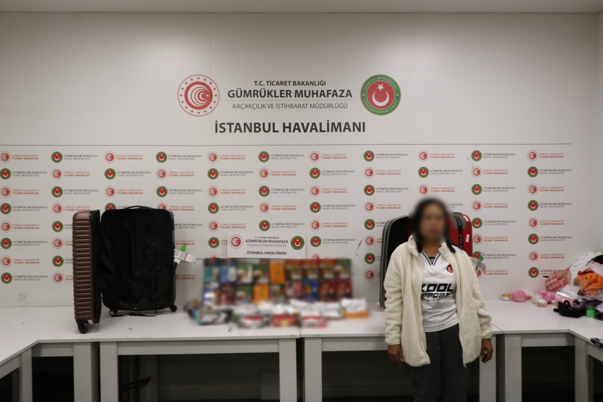 Gümrük ekipleri İstanbul Havalimanı\'nda 20 kilo 260 gram metamfetamin ele geçirdi