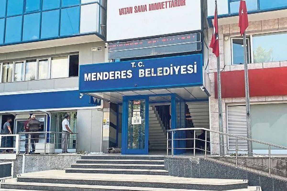 Menderes Belediyesi rüşvet soruşturmasında 9 şüpheliden 7\'si tutuklandı