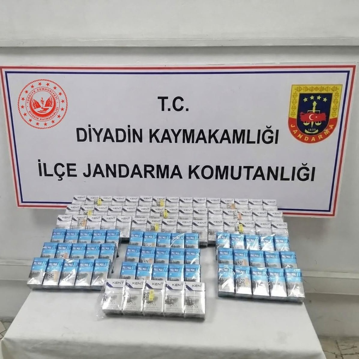 Ağrı Diyadin\'de jandarma denetiminde 190 paket gümrük kaçağı sigara ele geçirildi