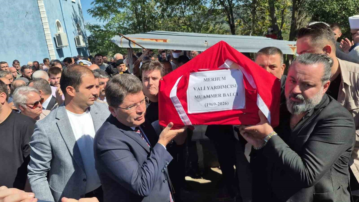 Kalp krizi sonucu ölen 57 yaşındaki Zonguldak Vali Yardımcısı Balcı, Bartın\'da defnedildi