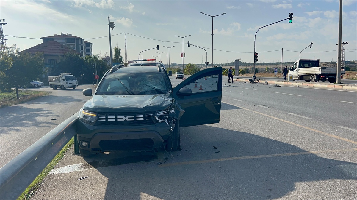 Karaman\'da otomobil, elektrikli bisikletle çarpıştı; çocuk sürücü ağır yaralandı.