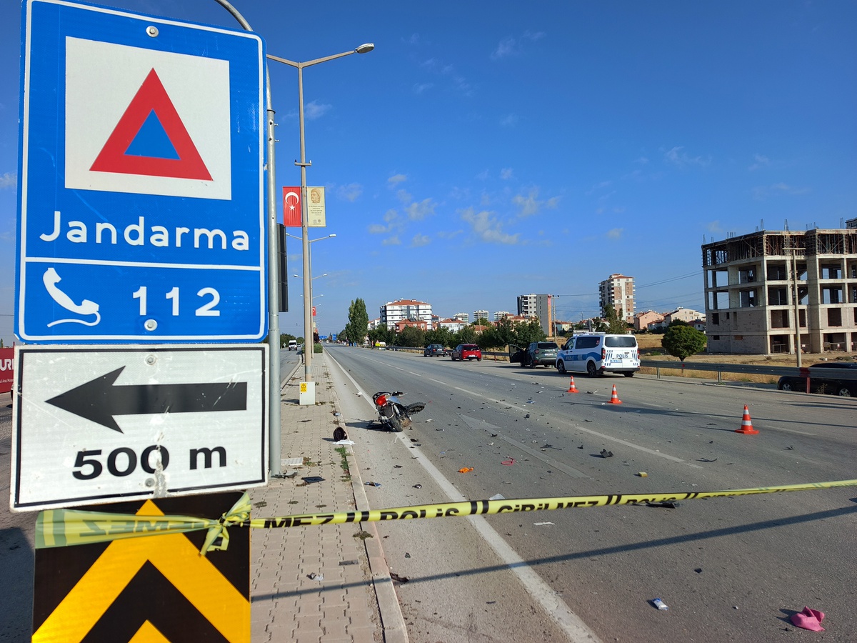 Karaman\'da otomobille çarpışan elektrikli bisikletin liseli sürücüsü ağır yaralandı