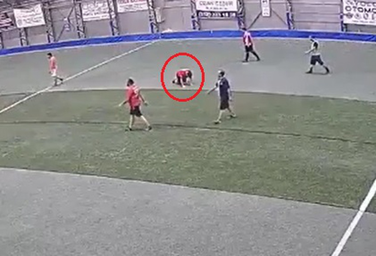Kayseri\'de halı saha maçında kalp krizi geçiren Mehmet Ali Doğan kurtarılamadı
