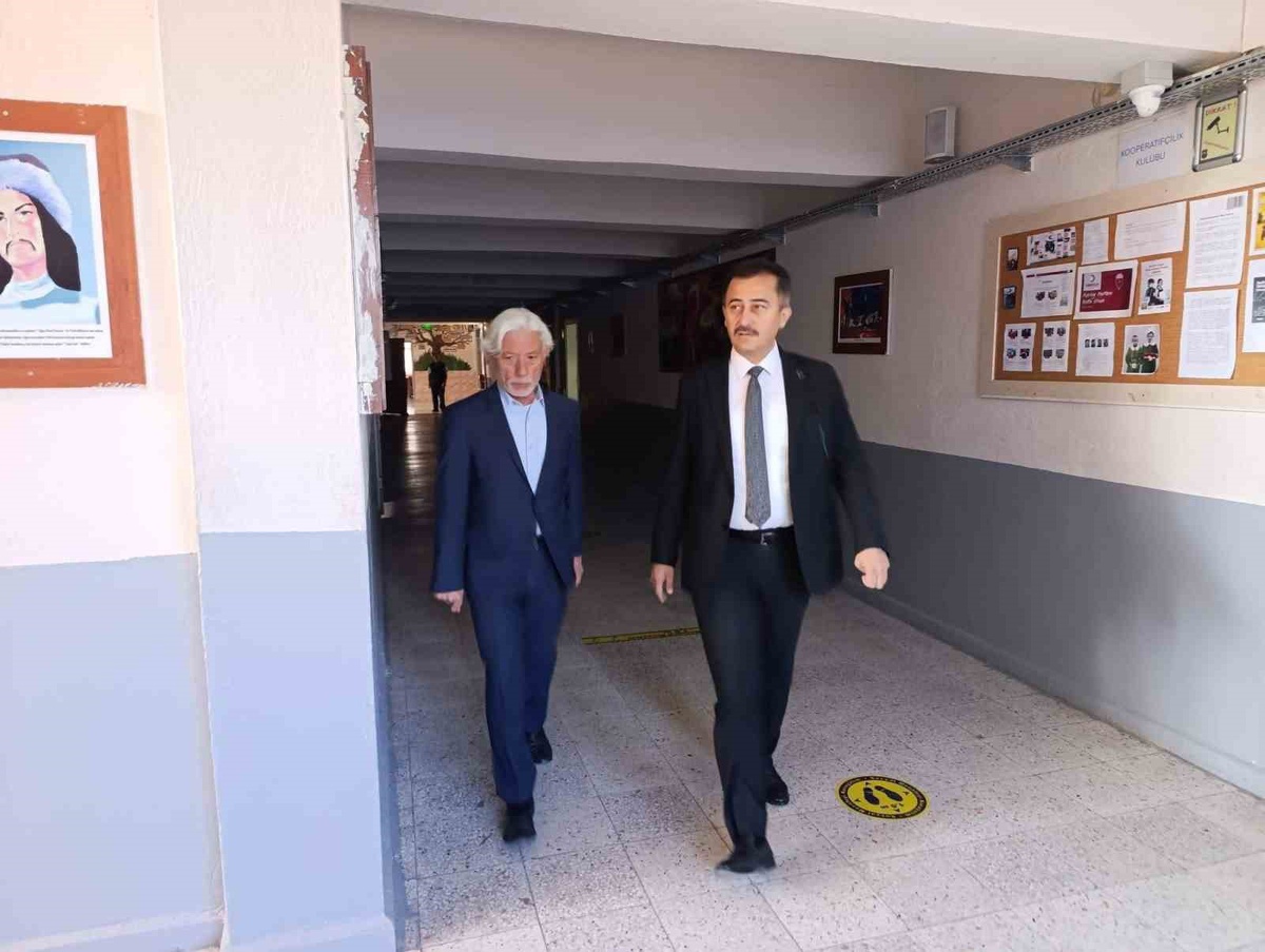 Keleş öğretmen ve öğrencilerin taleplerini dinledi