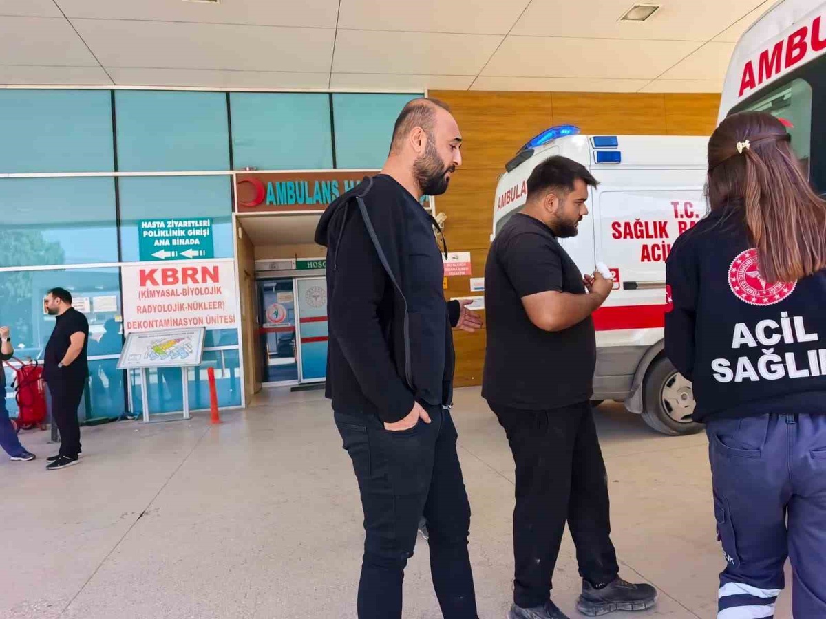 Kopan parmağını buz torbasıyla taşıdılar