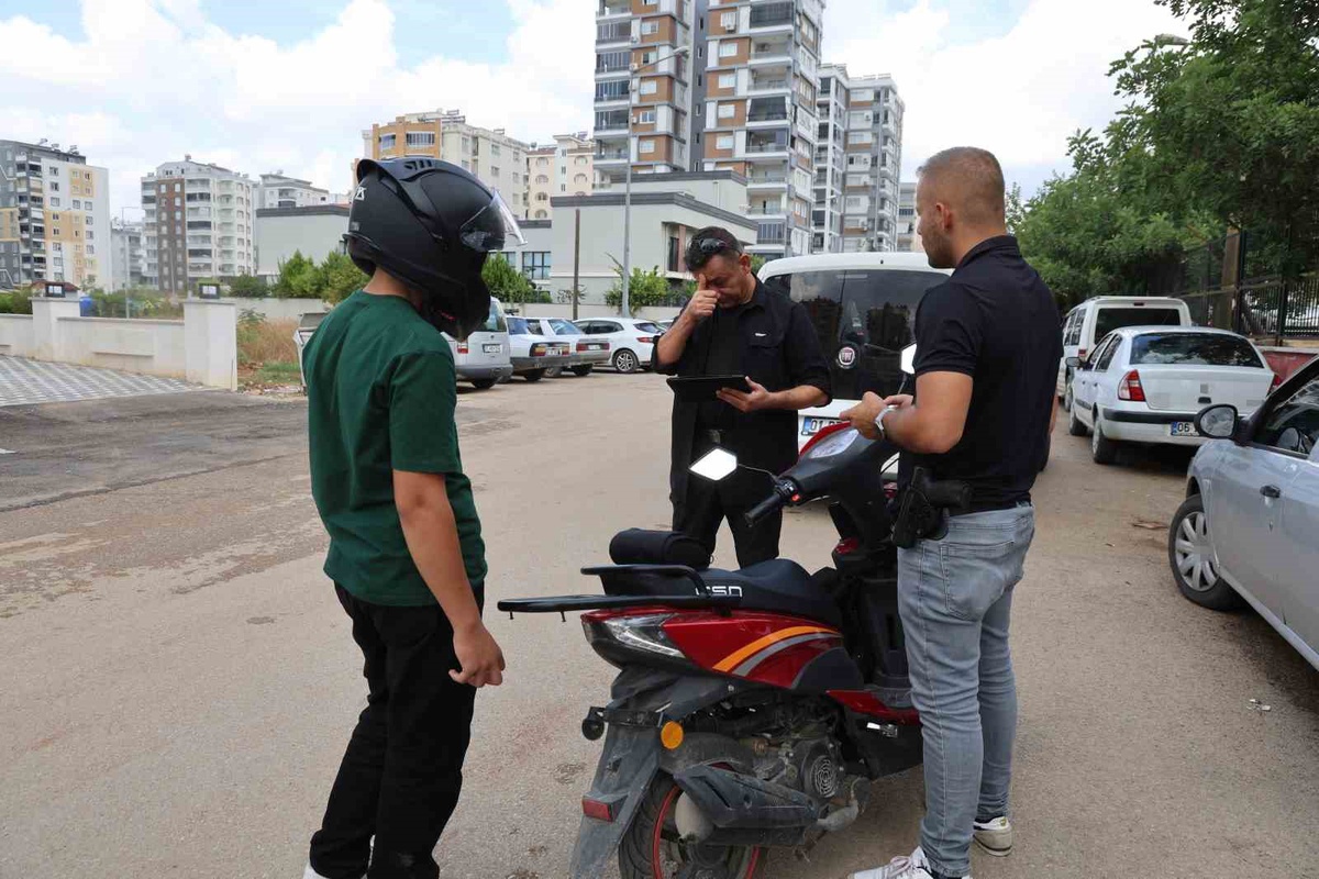 Kozan\'da okul çevrelerinde denetim sıklaştı, motosikletlerin şasesi kontrol ediliyor