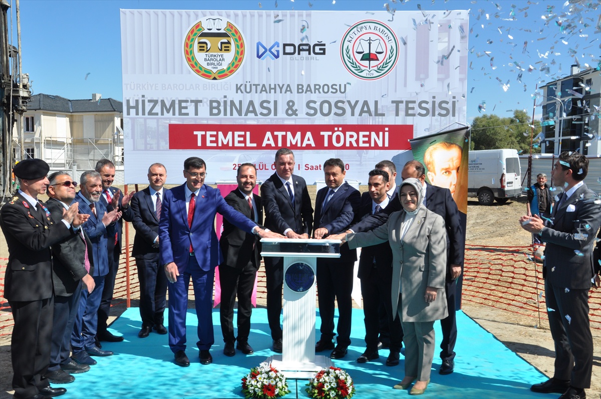 Kütahya\'da yaklaşık 3 bin 850 metrekarelik avukat hizmet binasının temeli törenle atıldı