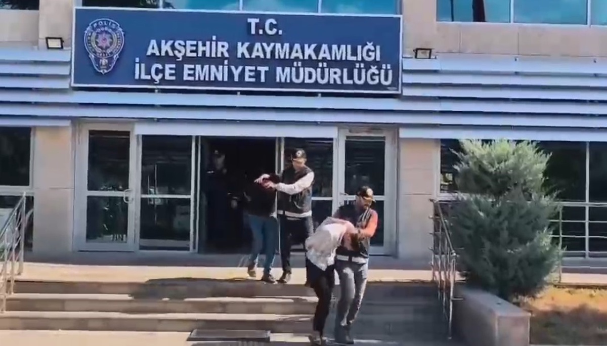 Manisa\'da 4,5 milyonluk altın dolandıran 2 şüpheli kaçtıkları Akşehir\'de kıstırıldı