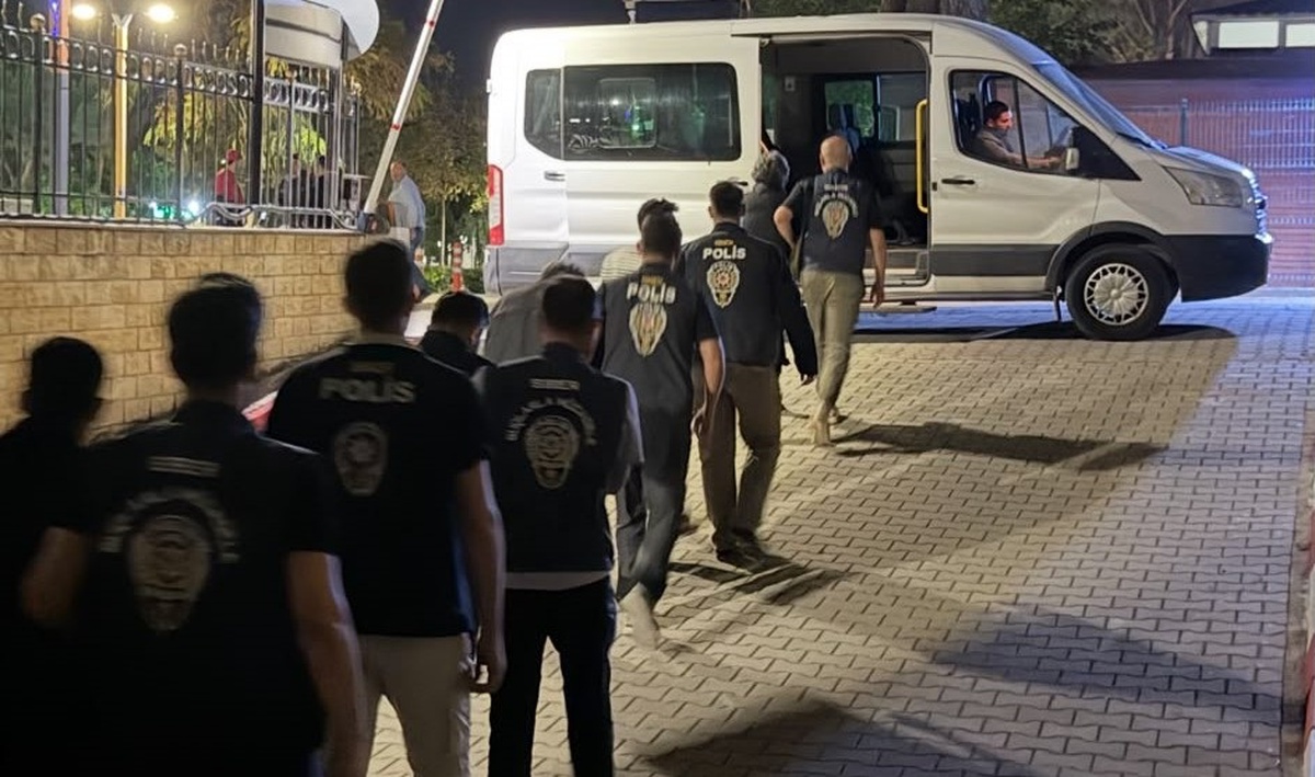 Manisa merkezli 12 ilde dolandırıcılık operasyonunda 21 şüpheliden 16\'sı tutuklandı