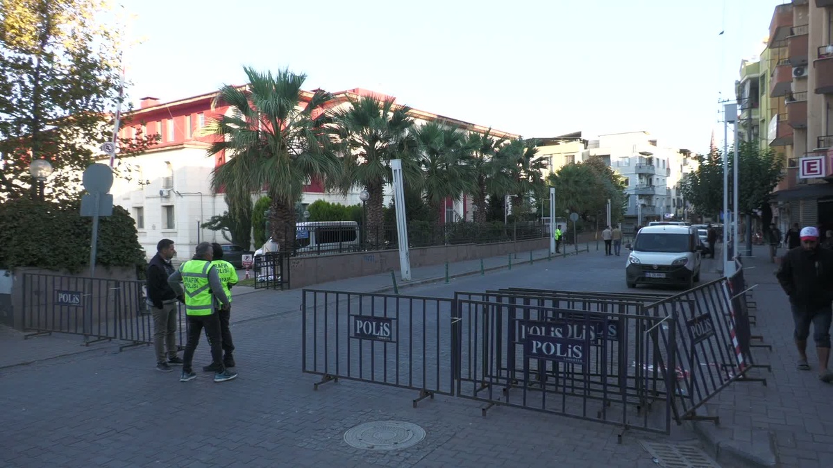 Manisa Turgutlu\'da 11 öğrenciyi yaralayan saldırı sonrası 10 şüpheli adliyeye sevk edildi