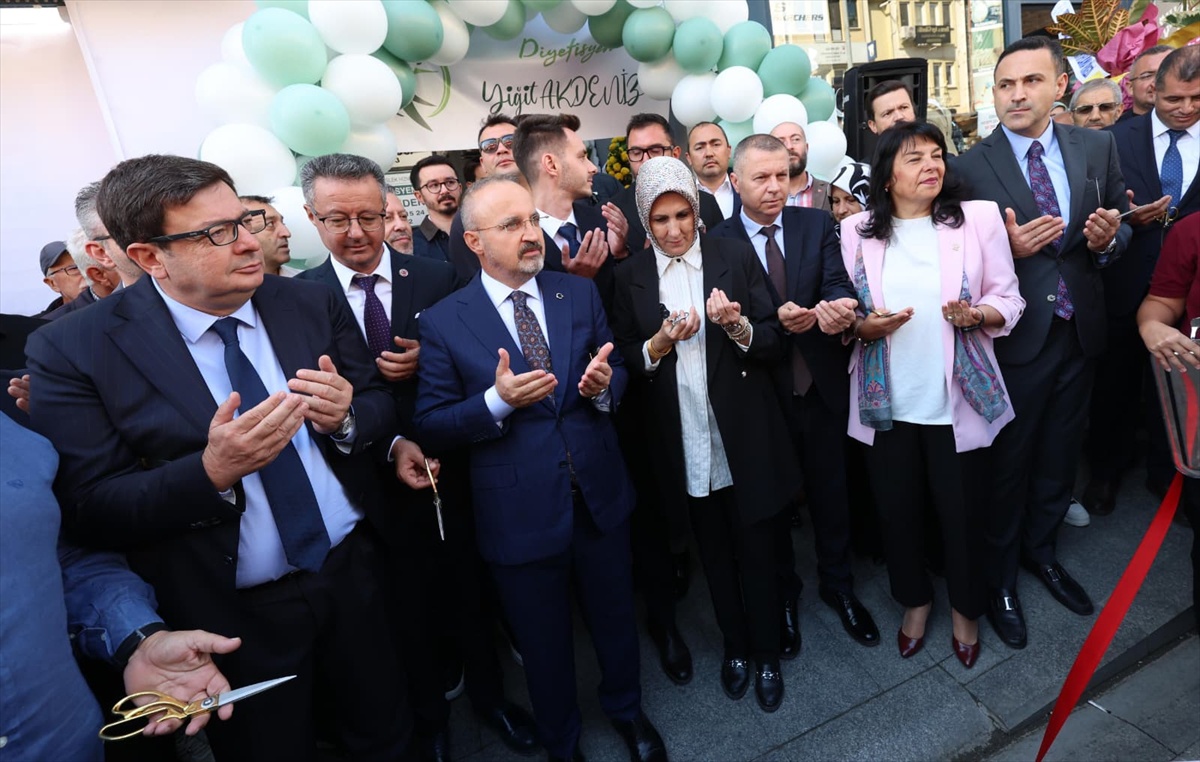 Bülent Turan, Manisa Turgutlu\'daki silahlı saldırı sonrası ailelere uyarıda bulundu