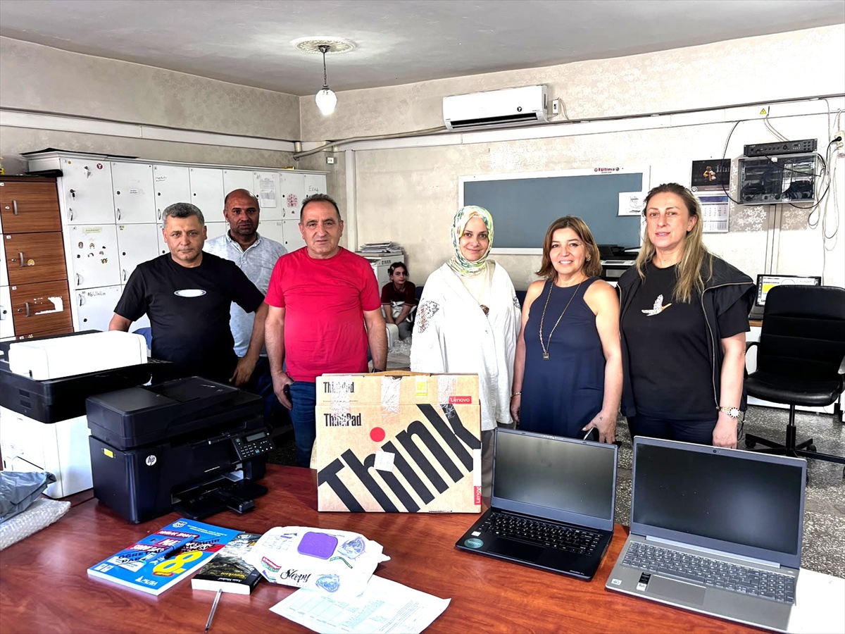 Mardin Midyat\'ta Cumhuriyet Ortaokulu\'na bilgisayar ve yazıcı desteği vakıftan geldi