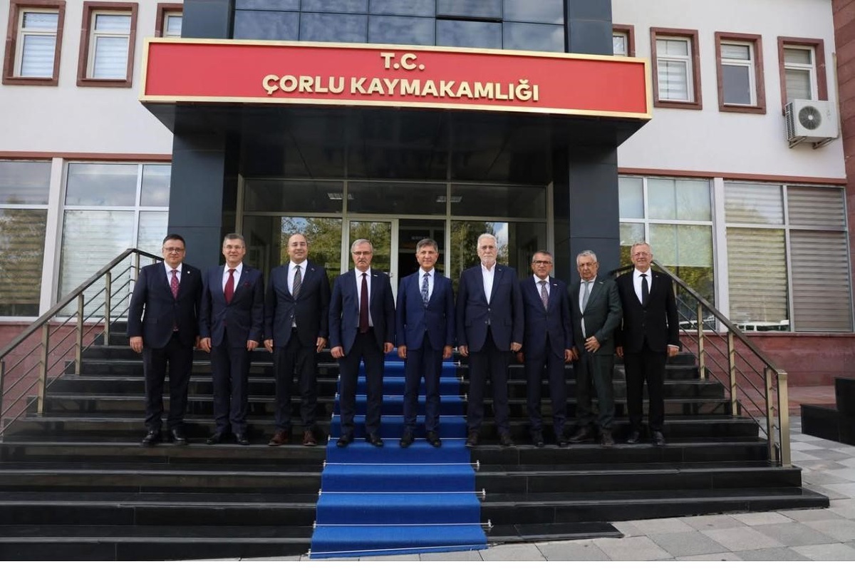 Memet Aslan, Çorlu\'daki OSBÜK toplantısında ortak akılla kalkınma mesajı verdi